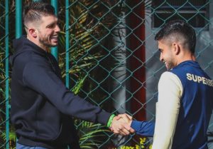 Tiago Volpi foi ao CT do São Paulo. (Foto: X do SPFC)