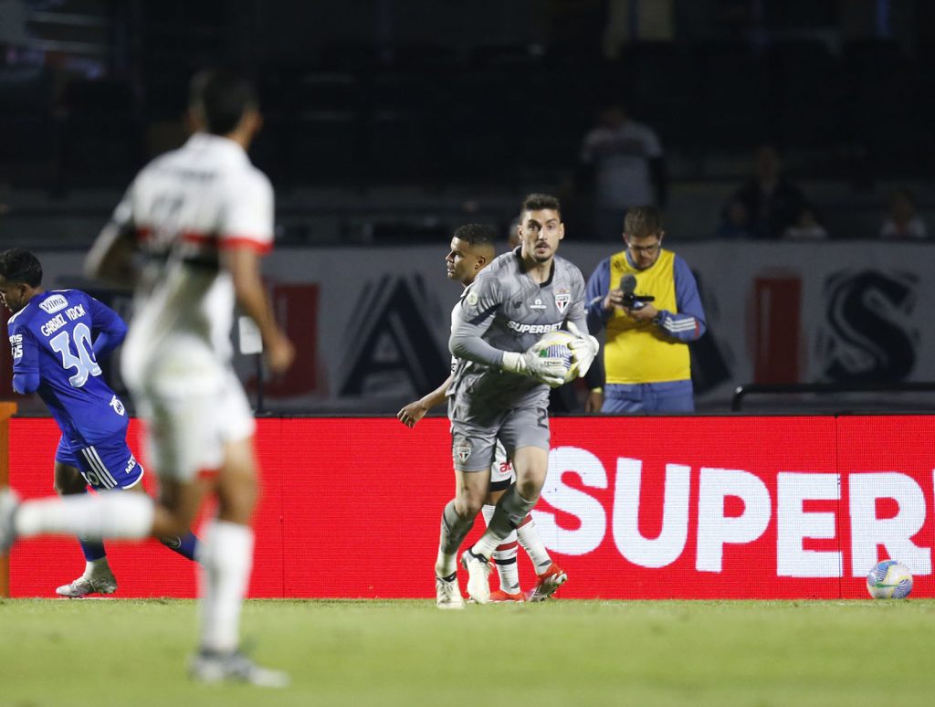 Rafael fecha o gol do São Paulo na temporada. (Foto: X do SPFC)