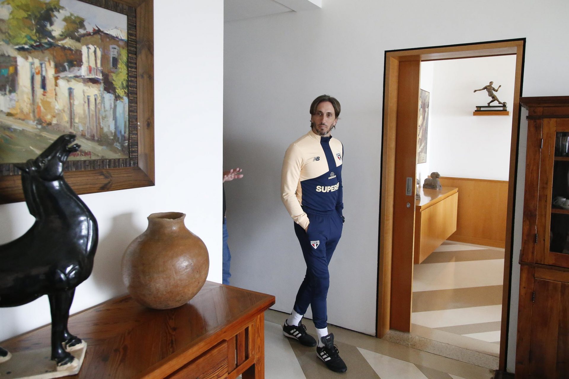 Luis Zubeldía visita Cotia para conhecer base do Sâo Paulo. (Foto: X do SPFC)