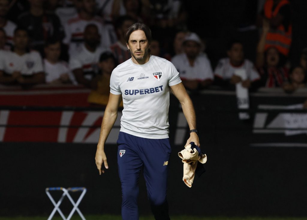 Luis Zubeldía segue invicto no comando do São Paulo. (Foto: X do SPFC)