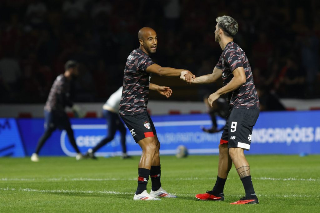 Lucas e Calleri foram titulares no jogo em que o São Paulo empatou sem gols com o Internacional. (Foto: X do SPFC)