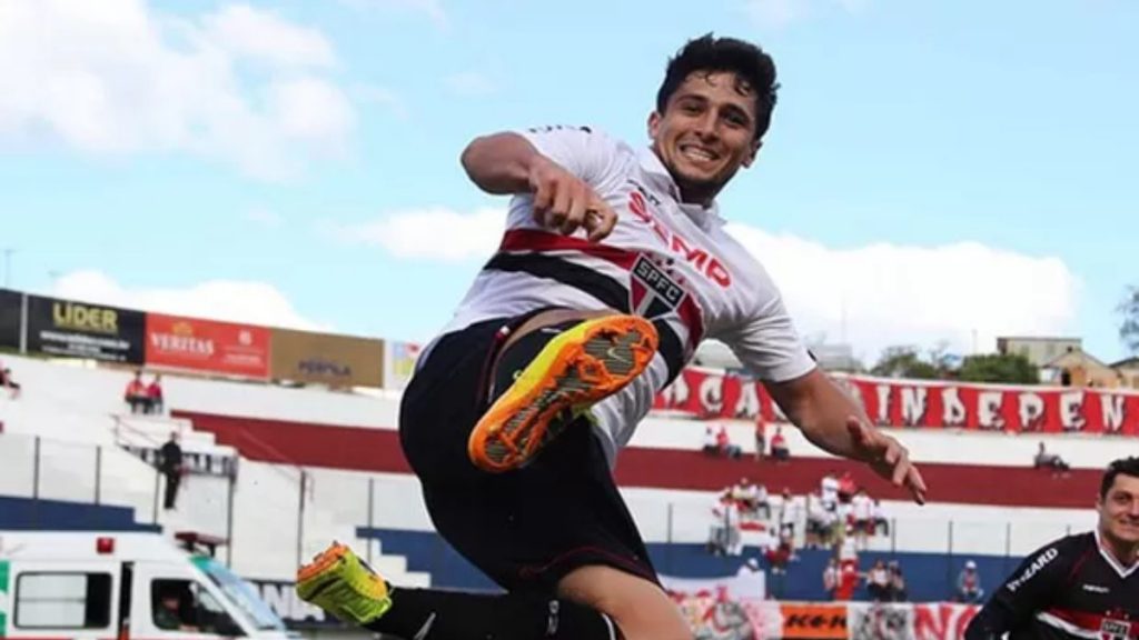 Aloisio fez temporada de destaque em 2013 pelo São Paulo. (Foto: X do SPFC)