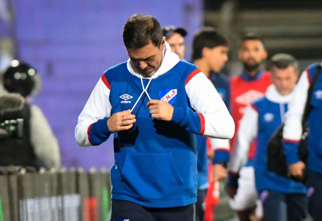 Alvaro Recoba pode deixar de ser técnico do Nacional antes de duelo contra o São Paulo pela Libertadores. (Foto: Estefanía Leal/Ovación)