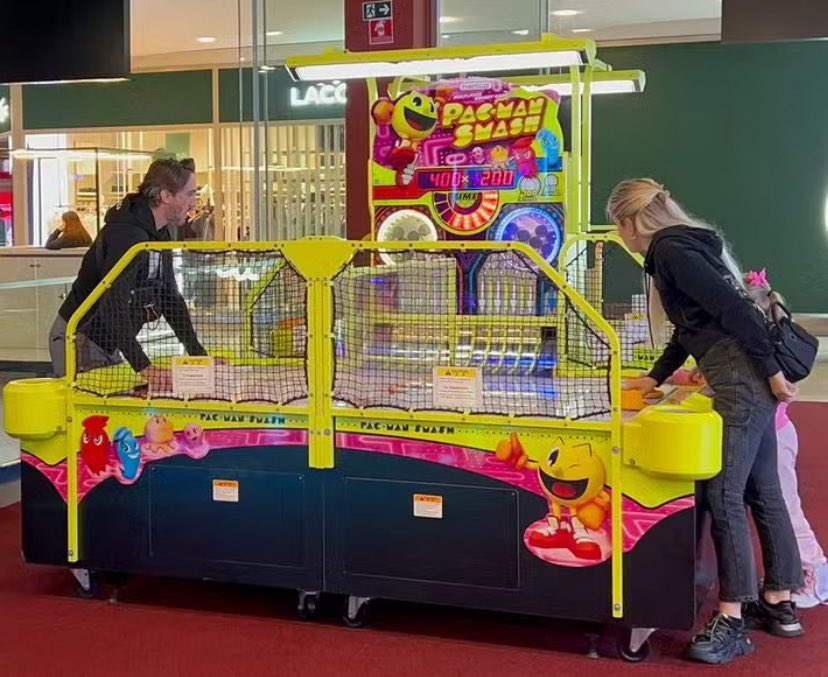 Zubeldía é visto brincando com a filha no Morumbi Shopping, em São Paulo. (Foto: Reprodução/X)