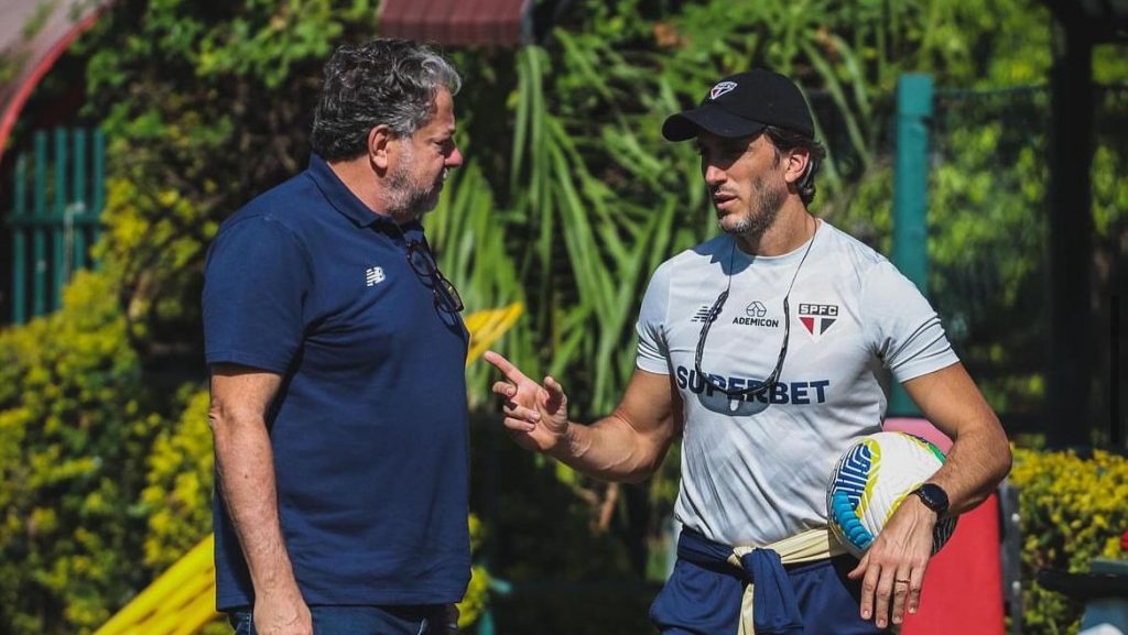 Júlio Casares e Zubeldia no CT do São Paulo