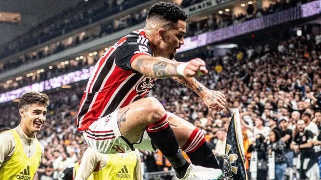 Luciano comemorando gol lendário pelo São Paulo FC - Foto/Reprodução