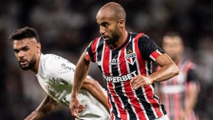 Lucas Moura em partida diante do Corinthians - Foto: Rubens Chiri