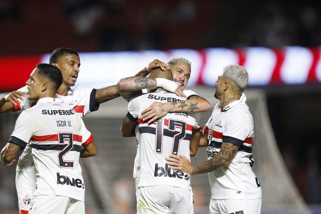 São Paulo vence quarta partida seguida e chega ao G-4 do Brasileirão. (Foto: X do SPFC)