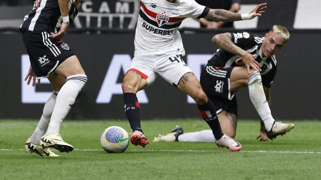 Ferreirinha fez um jogo de muita entrega pelo São Paulo, mas pecou na hora de concluir. (Foto: X do SPFC)