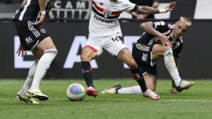 Ferreirinha fez um jogo de muita entrega pelo São Paulo, mas pecou na hora de concluir. (Foto: X do SPFC)