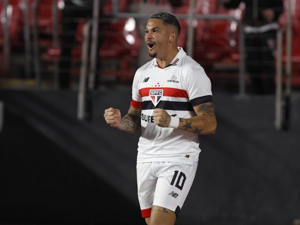 Luciano decide, e o São Paulo abre vantagem na Copa do Brasil. (Foto: X do SPFC)