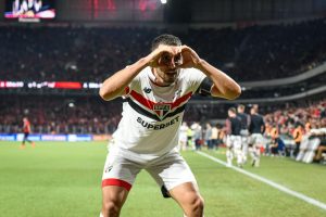 Calleri marca de novo e São Paulo vence Athletico Paranaense no Brasileirão. (Foto: Eduardo Somer/Pera Photo Press)