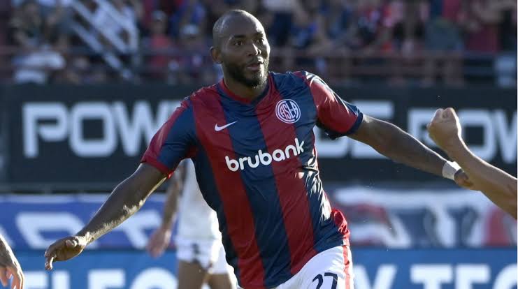 "Lukaku colombiano", Diego Herazo deve reforçar o Nacional-URU, adversário do São Paulo na Libertadores. (Foto: X do San Lorenzo)