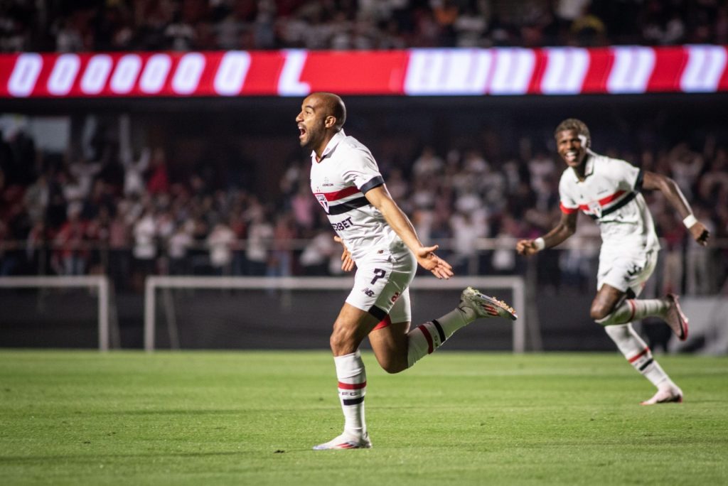 Lucas Moura faz o gol do São Paulo contra o Grêmio. (Foto: Gustavo Motta/Pera Photo Press)