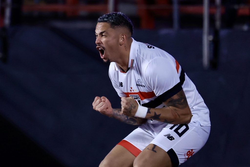 Luciano marca, e São Paulo vence Goiás pela Copa do Brasil. (Foto: Marcello Zambrana/AGIF)