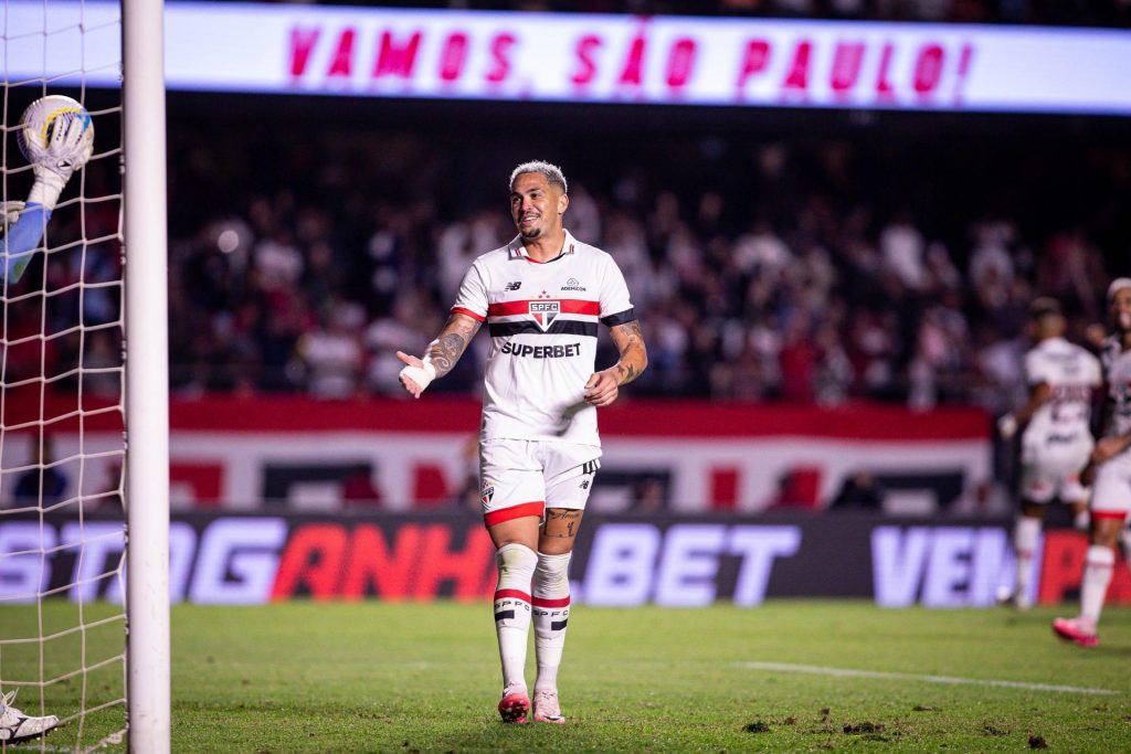 São Paulo vence Red Bull Bragantino por 2 a 0 e Luciano marca de novo. (Foto: X do Brasileirão)