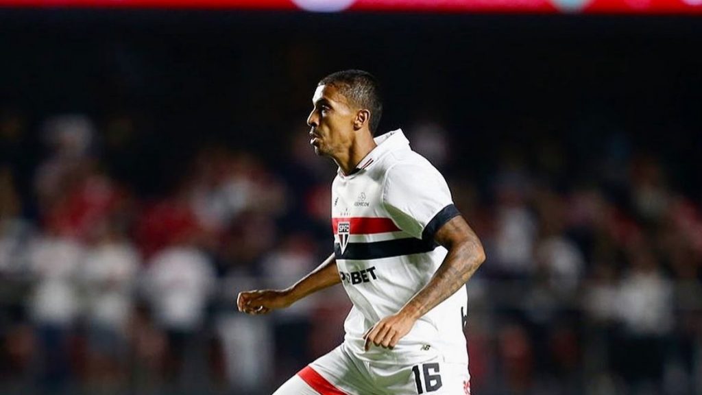 Luiz Gustavo, jogador do São Paulo - Foto: Rubens Chiri