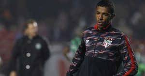 Luiz Gustavo vive um bom momento após assumir a titularidade do São Paulo - Foto: Rubens Chiri