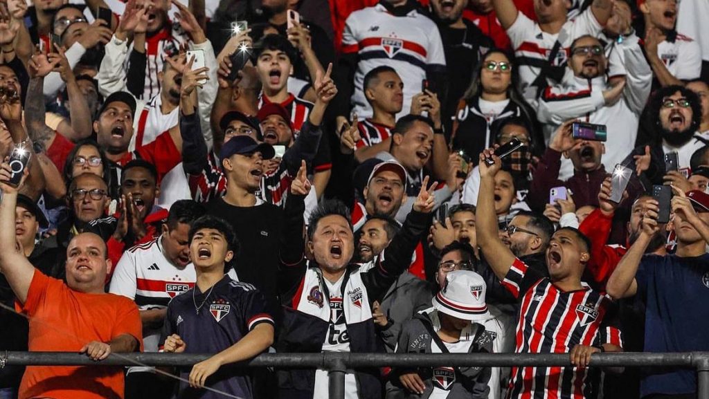 Torcida do São Paulo comparece em peso no MorumBis. - Foto: Rubens Chiri/Paulo Pinto