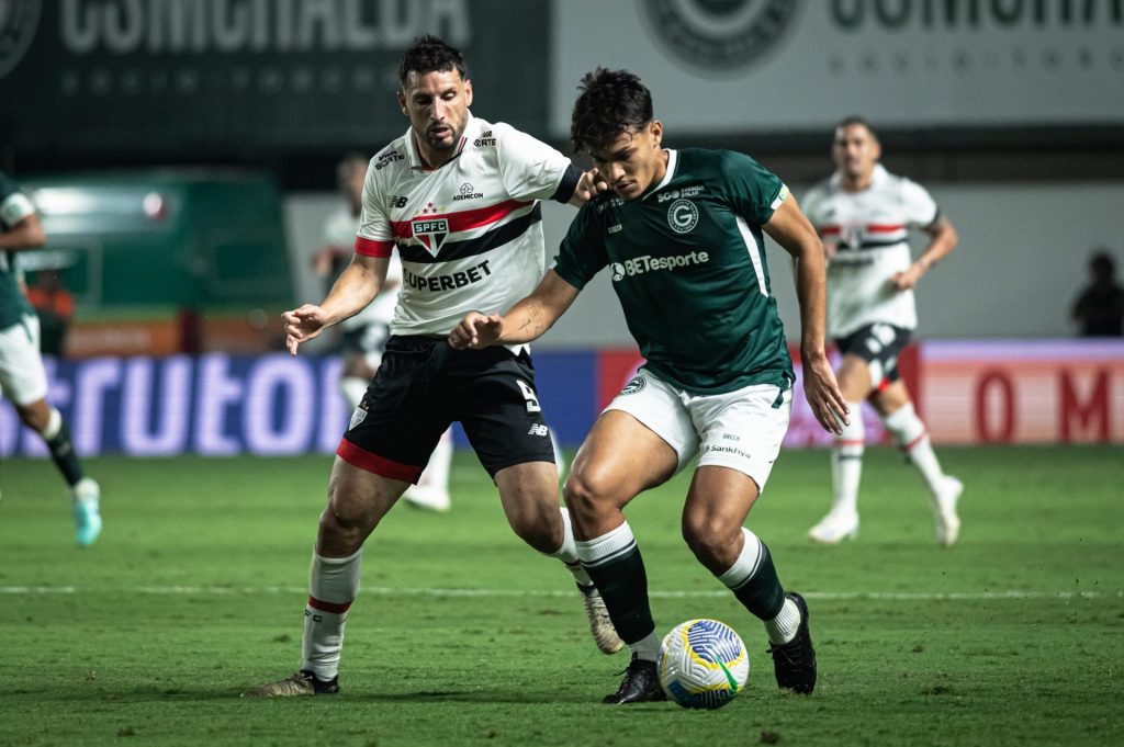 São Paulo controla o jogo, empata com o Goiás e avança às quartas de final. (Foto: Alan Deyvid/Pera Photo Press)