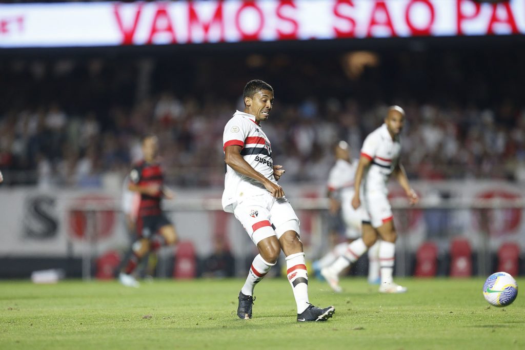 Luiz Gustavo é o novo titular do São Paulo. (Foto: X do SPFC)