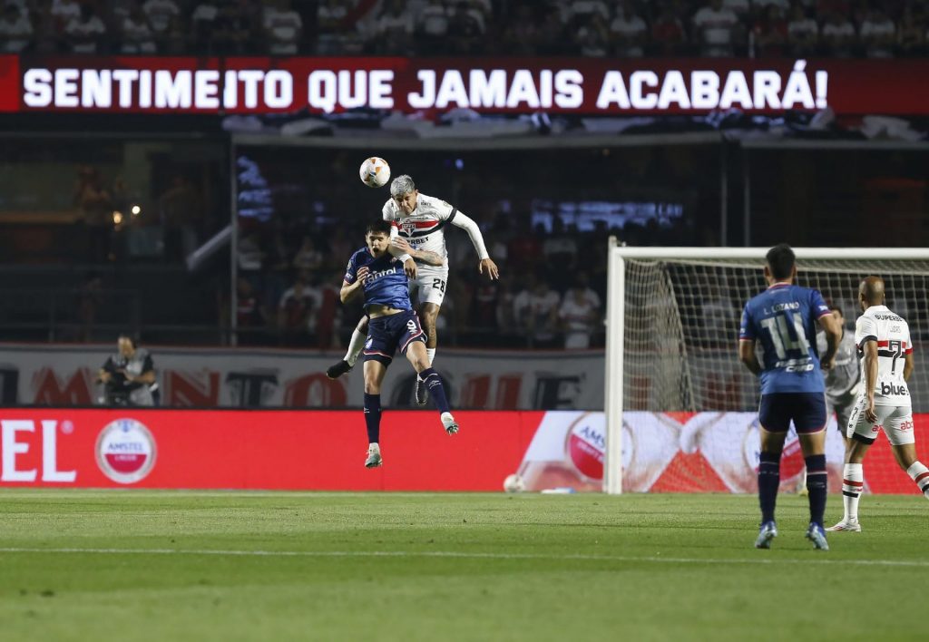 São Paulo avança na Libertadores com força da torcida. (Foto: X do SPFC)