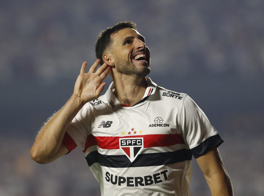 Calleri fica próximo de se tornar maior artilheiro do São Paulo pela Libertadores. (Foto: X do SPFC)