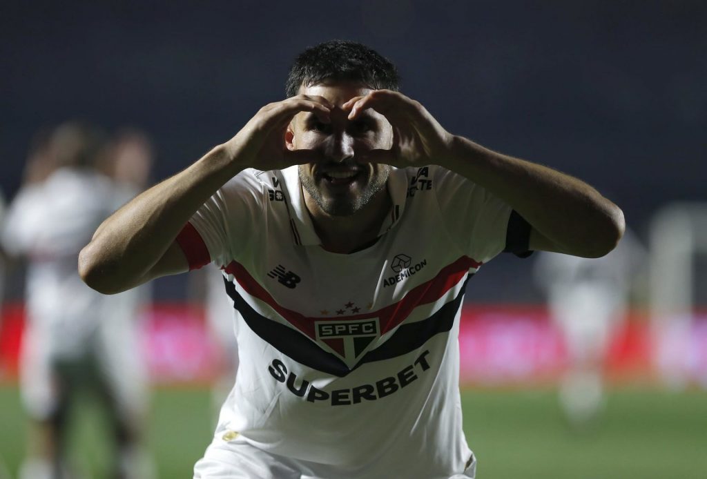 Calleri brilha, e fica a um gol de ídolos para ser maior artilheiro da história da Libertadores. (Foto: X do SPFC)