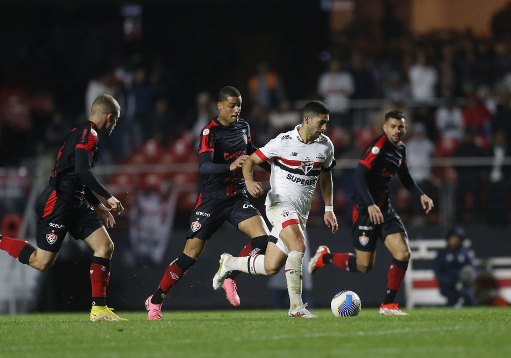 Michel Araújo foi utilizado como lateral-esquerdo no São Paulo. (Foto: X do SPFC)