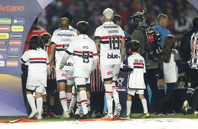 Luciano fez partida discreta contra o Galo e foi criticado pela torcida. (Foto: X do SPFC)