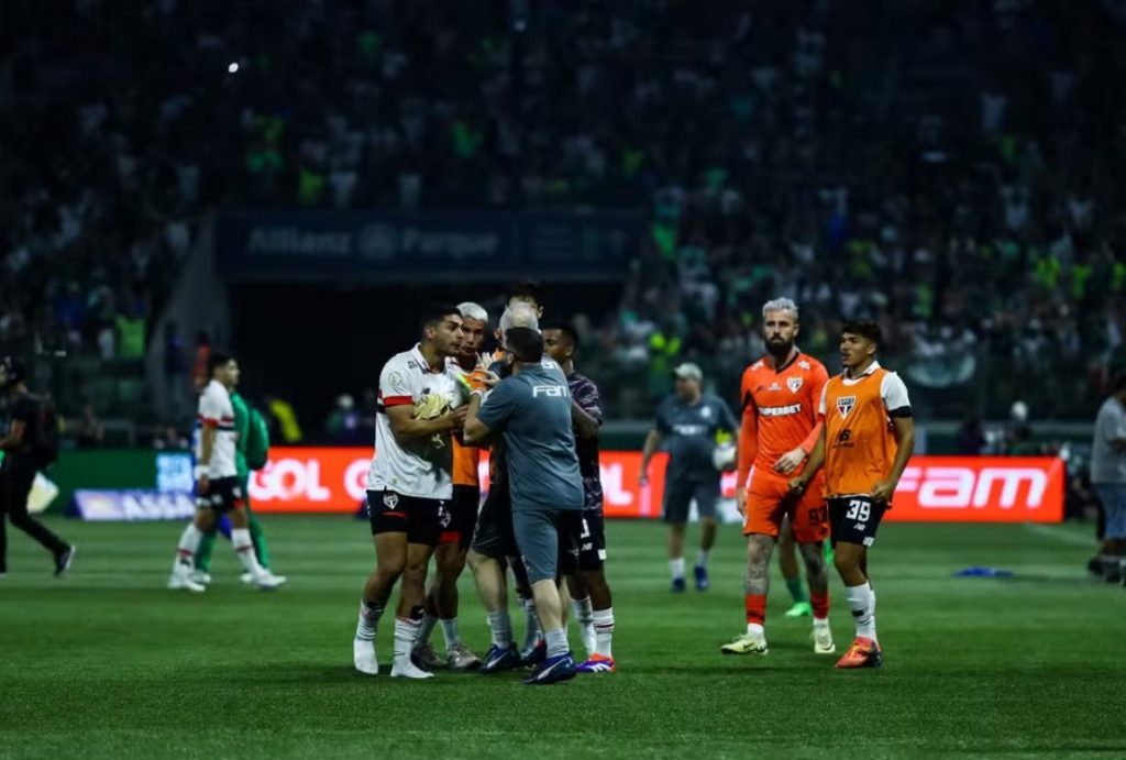 Choque-Rei terminou com clima quente no Allianz Parque. (Foto: Marco Miatelo/AGIF)