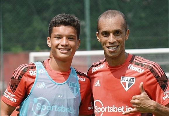 João Miranda passou pela base do São Paulo e chegou a treinar com o pai. (Foto: Erico Leonam/SPFC)