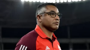 Roger Machado é o técnico do Internacional. (Foto: Thiago Ribeiro/AGIF)
