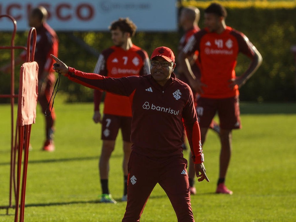 Roger Machado quer lateral do São Paulo. (Foto: Renan Mattos/Agencia RBS)