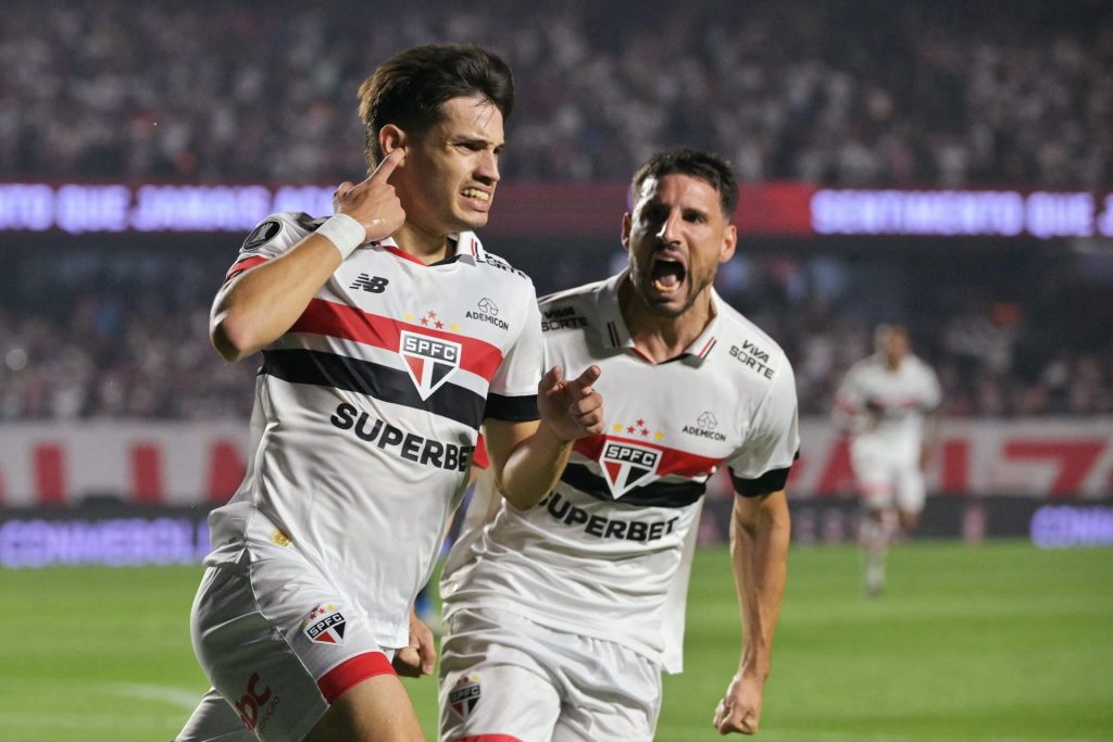 Bobadilla e Calleri marcaram, e o São Paulo venceu o Nacional para se classificar na Libertadores. (Foto: X da Libertadores)