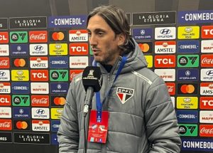 Luis Zubeldía escala o São Paulo para duelo pela Libertadores. (Foto: X do SPFC)