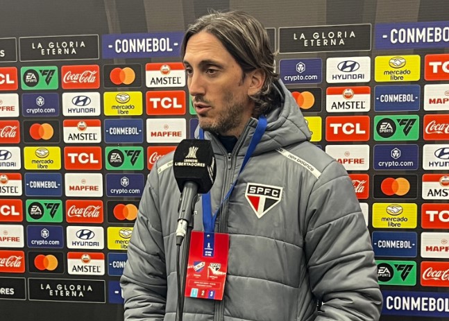 Luis Zubeldía escala o São Paulo para duelo contra o Nacional pela Libertadores. (Foto: X do SPFC)