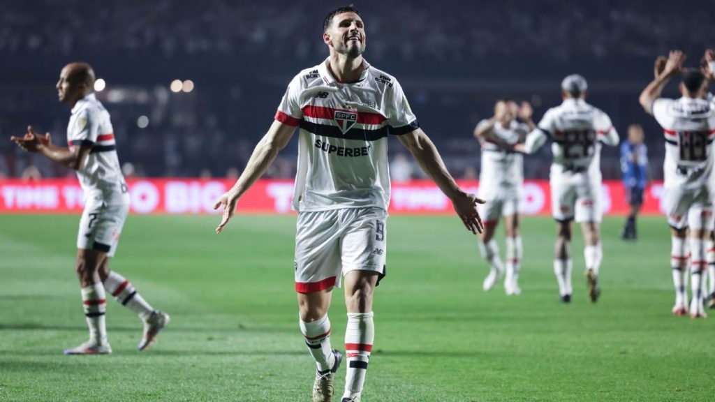 Calleri se destaca e se consolida como ídolo do São Paulo. (Foto: Alexandre Schneider/Getty Images)