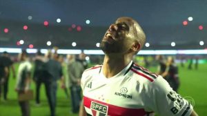 Lucas Moura comemorando o título da Copa do Brasil -Foto: Reprodução Rede Globo