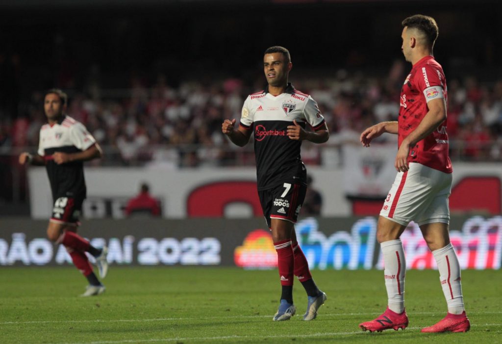 Casares garantiu que meio-campista terá um novo contrato - Foto: Rubens Chiri/São Paulo FC