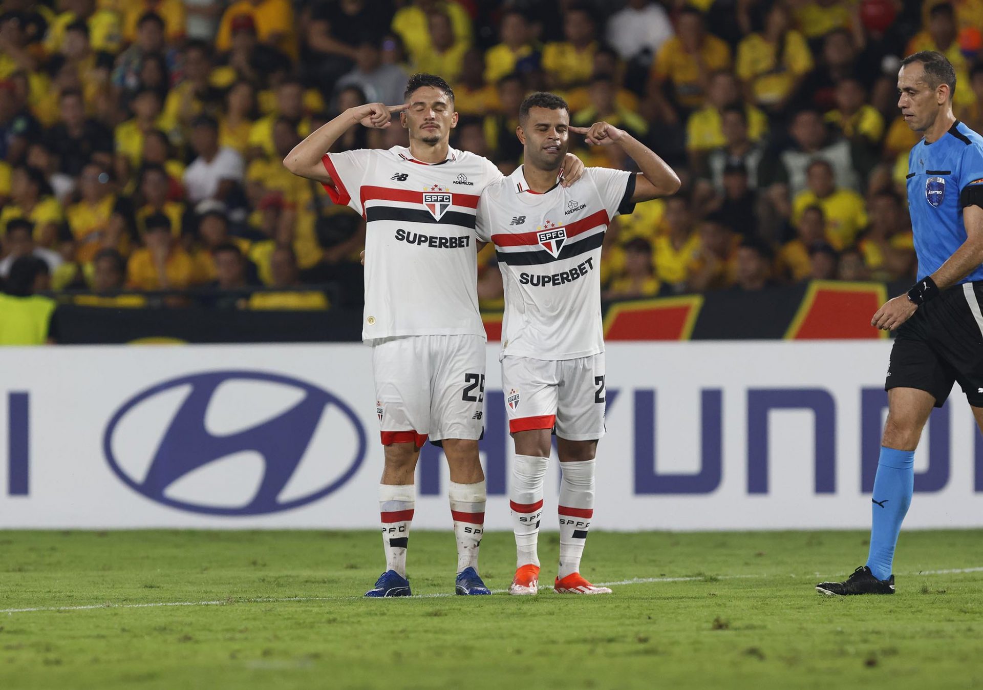 Pablo Maia e Alisson são desfalques do São Paulo e devem voltar a jogar apenas em 2025. (Foto: Rubens Chiri/SPFC)