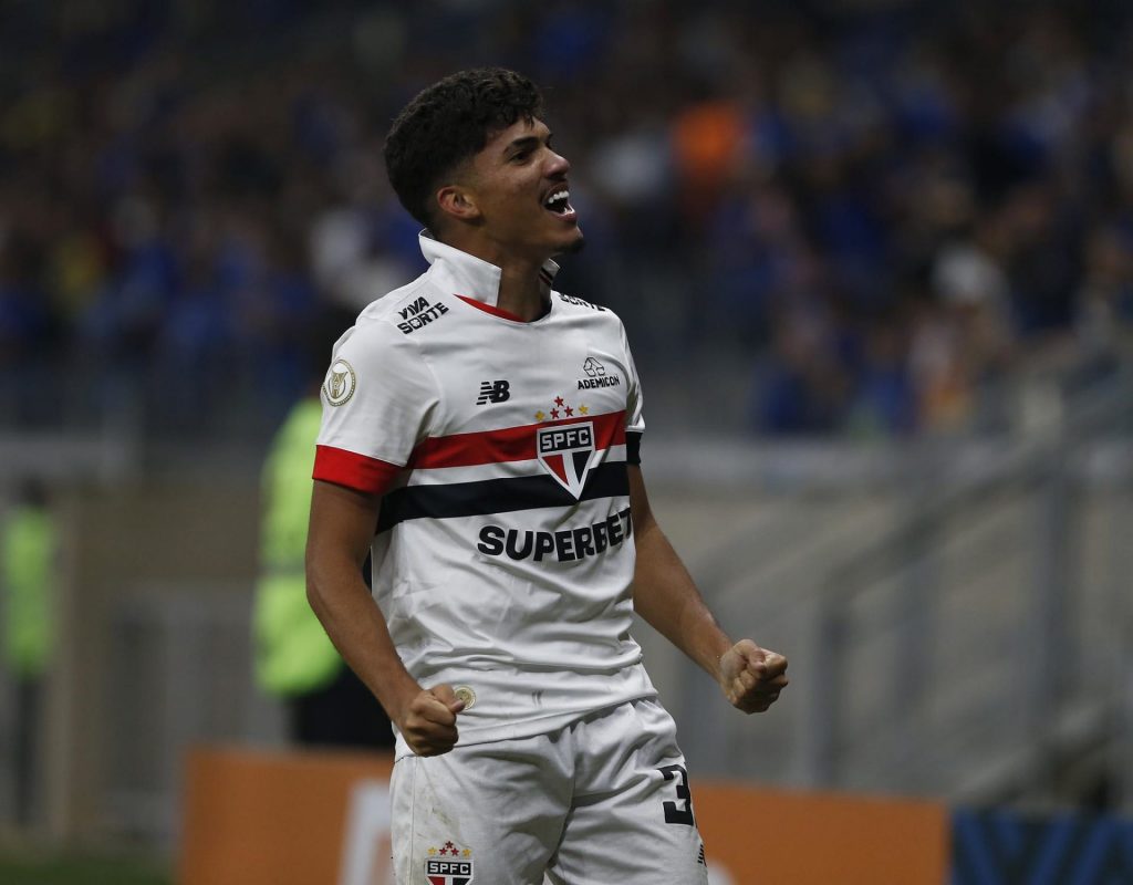 William Gomes faz o gol da vitória do São Paulo contra o Cruzeiro. (Foto: Rubens Chiri/SPFC)