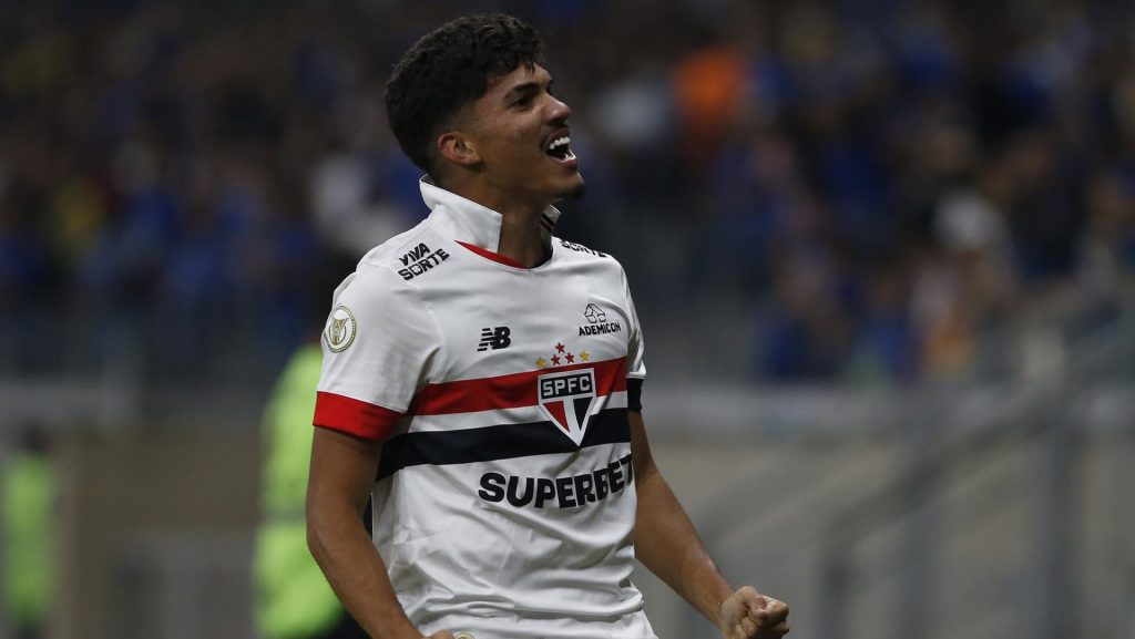 William Gomes faz o gol da vitória do São Paulo contra o Cruzeiro. (Foto: Rubens Chiri/SPFC)