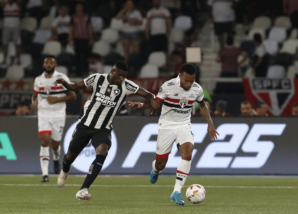 Destaque do Botafogo, Luiz Henrique tem nome envolvido em polêmica na véspera do jogo contra o São Paulo. (Foto: Rubens Chiri/SPFC)