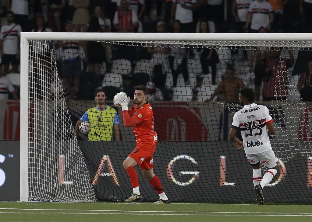 Rafael fechou o gol contra o Botafogo no empate contra o São Paulo. (Foto: Rubens Chiri/SPFC)