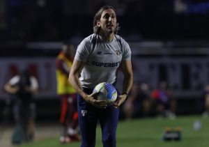 Luis Zubeldía é o técnico do São Paulo em 2024. (Foto: Rubens Chiri/SPFC)