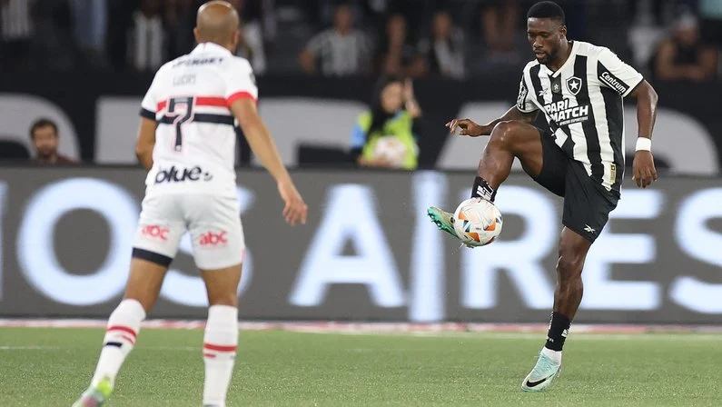 Bastos poderá jogar contra o São Paulo na volta no MorumBIS pela Libertadores. (Foto: Vítor Silva/Botafogo)