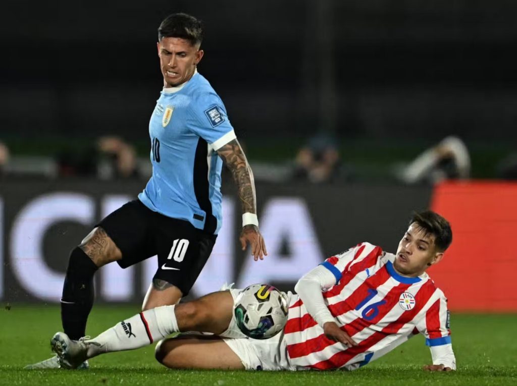 Bobadilla em ação no jogo entre Uruguai x Paraguai pelas Eliminatórias da Copa do Mundo. (Foto: Reprodução/One Football)