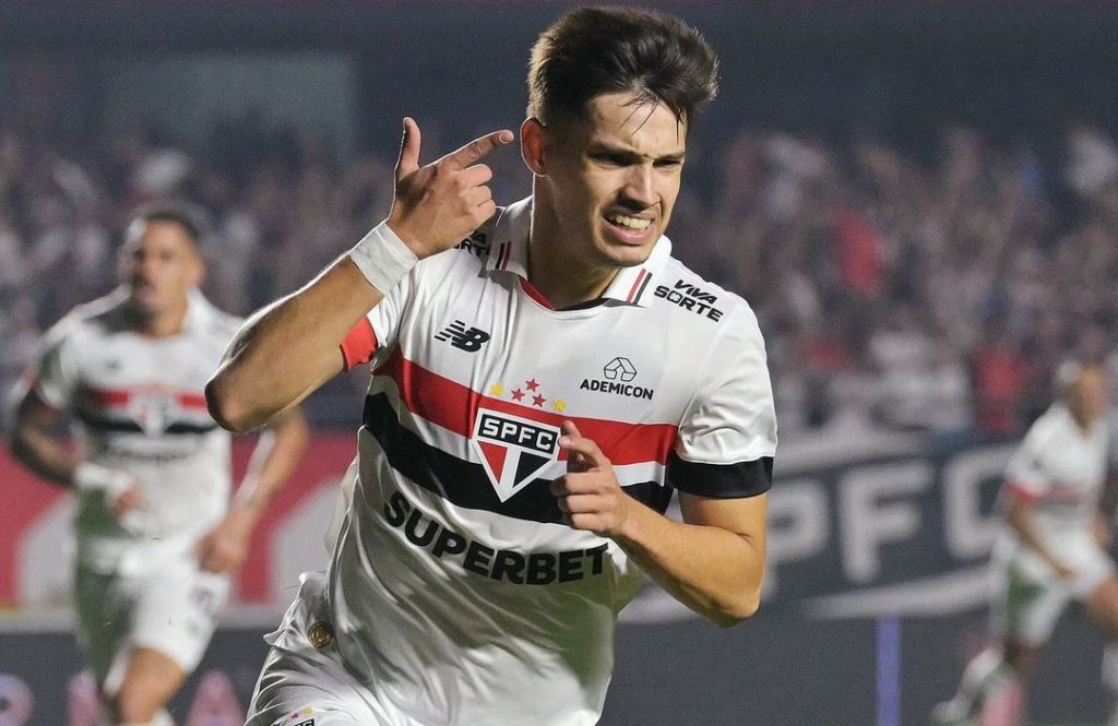 Bobadilla foi titular do Paraguai no duelo que marcou a despedida de Luis Suárez do Uruguai. (Foto: X da LIbertadores.