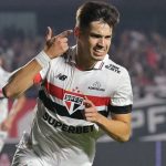 Bobadilla foi titular do Paraguai no duelo que marcou a despedida de Luis Suárez do Uruguai. (Foto: X da LIbertadores.